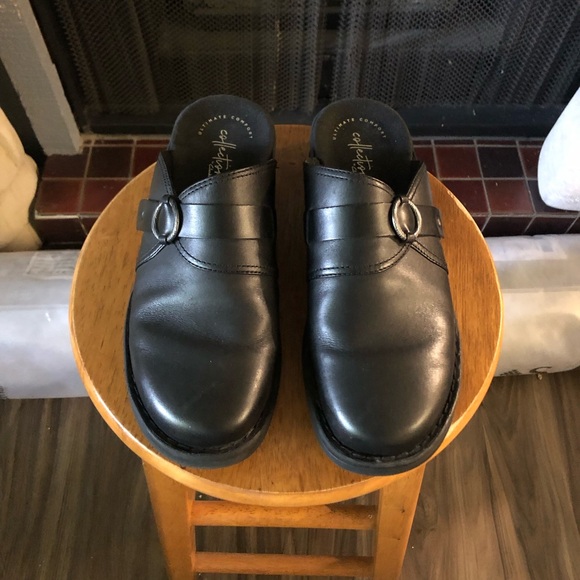 Clarks Collection Comfort Black Slip Ons - Picture 2 of 5